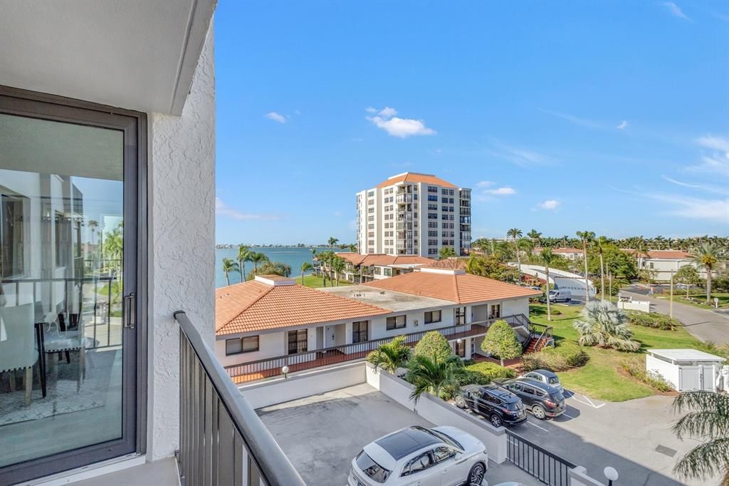 For Rent: $2,200 (1 beds, 1 baths, 780 Square Feet)