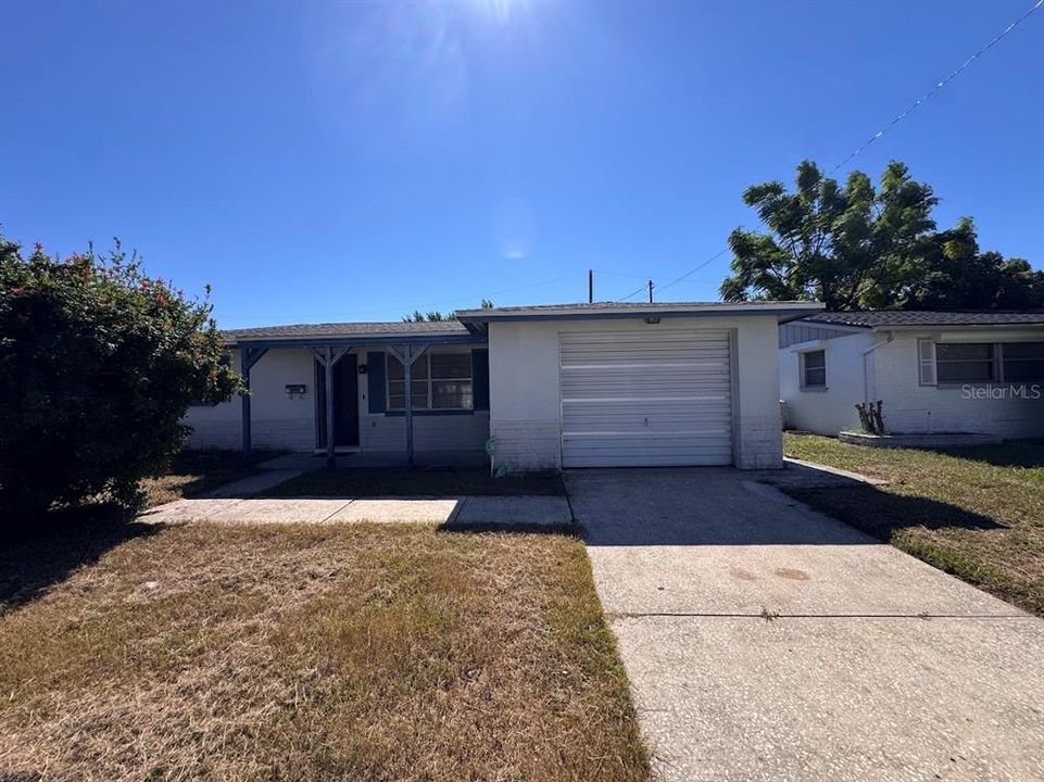 Recently Rented: $1,600 (2 beds, 1 baths, 1305 Square Feet)