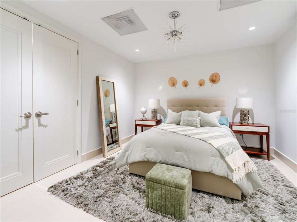 В аренду: $13,000 (1 спален, 2 ванн, 1281 Квадратных фут)