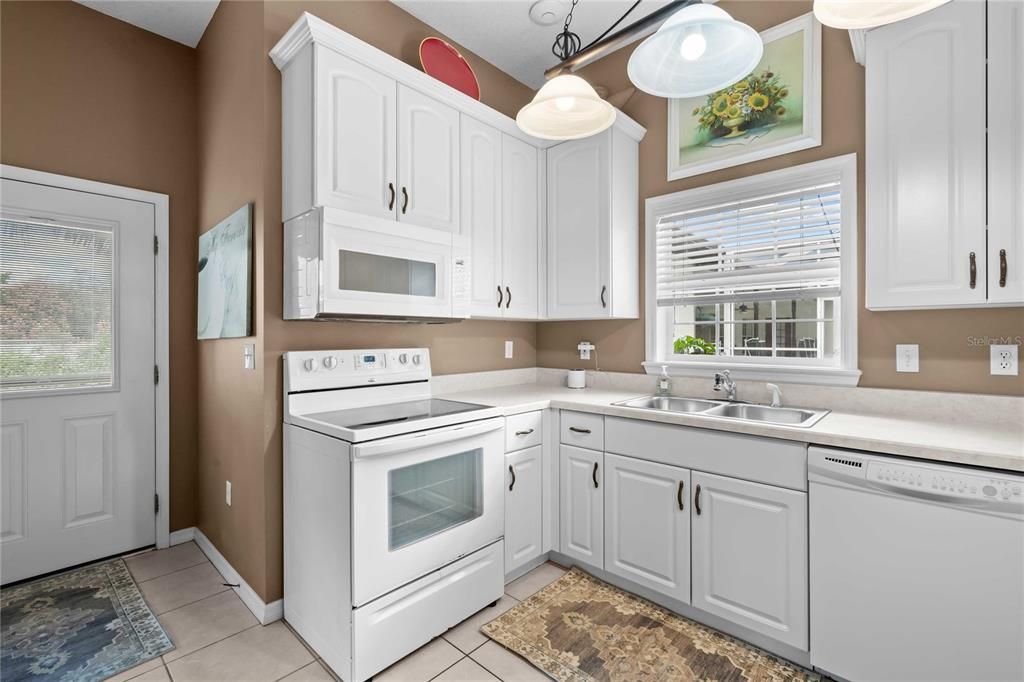 For Sale: $899,900 (4 beds, 3 baths, 2691 Square Feet)