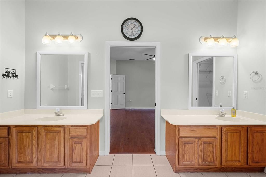 For Sale: $899,900 (4 beds, 3 baths, 2691 Square Feet)