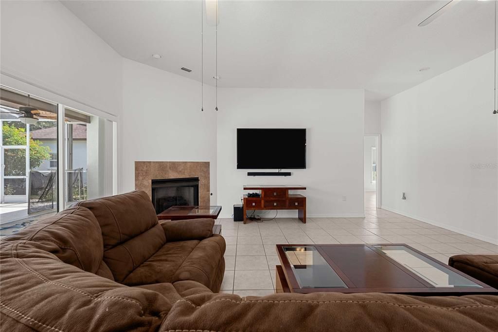 For Sale: $899,900 (4 beds, 3 baths, 2691 Square Feet)