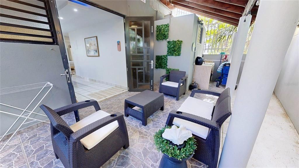 For Sale: $395,000 (2 beds, 2 baths, 1200 Square Feet)