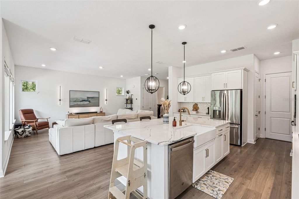 For Sale: $709,000 (3 beds, 2 baths, 2503 Square Feet)