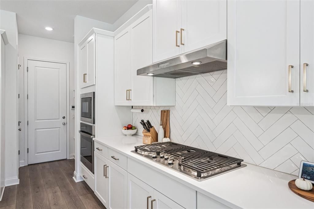 For Sale: $709,000 (3 beds, 2 baths, 2503 Square Feet)