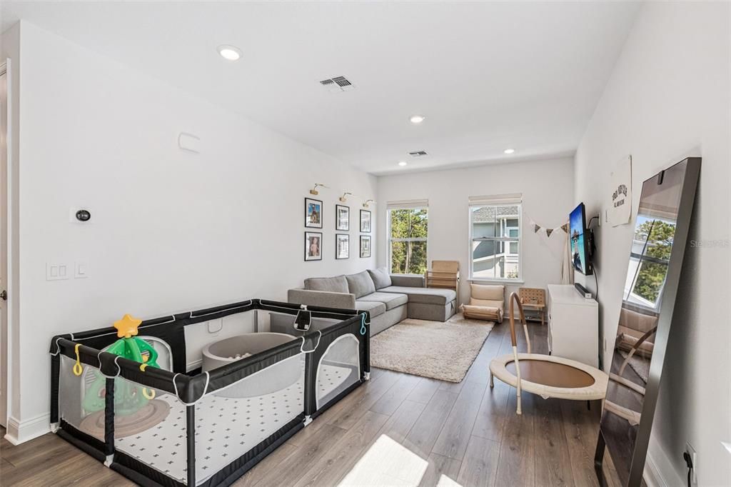 For Sale: $709,000 (3 beds, 2 baths, 2503 Square Feet)