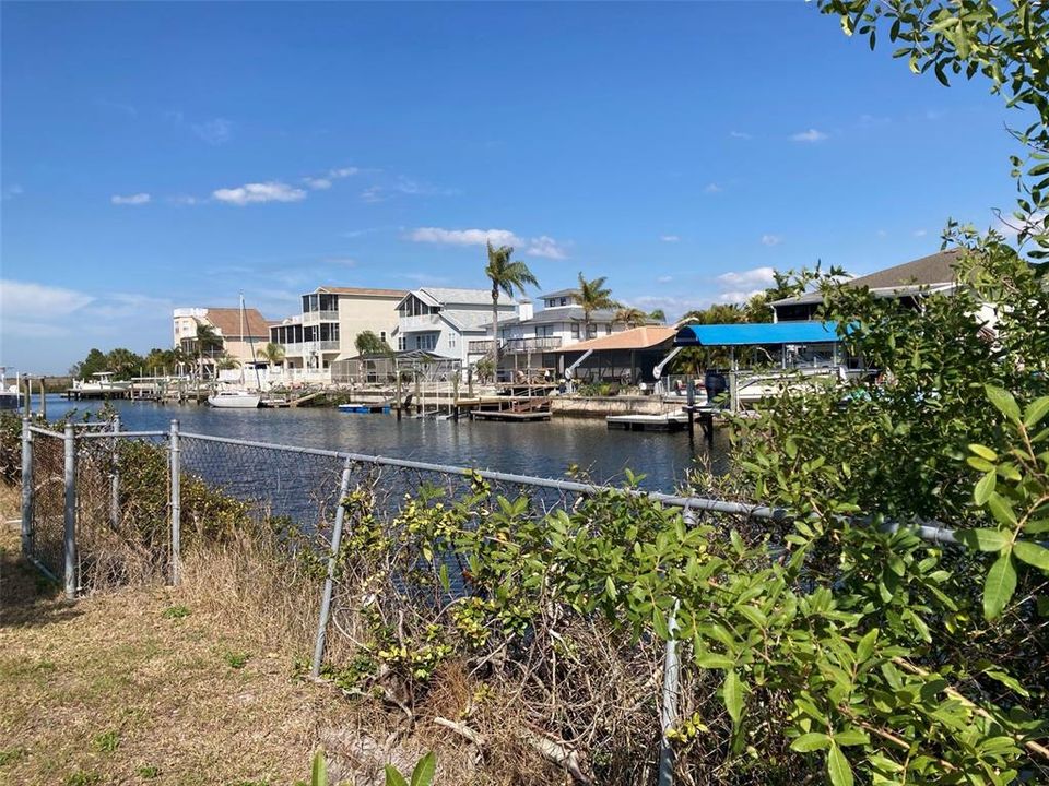 Active With Contract: $199,000 (2 beds, 2 baths, 1166 Square Feet)