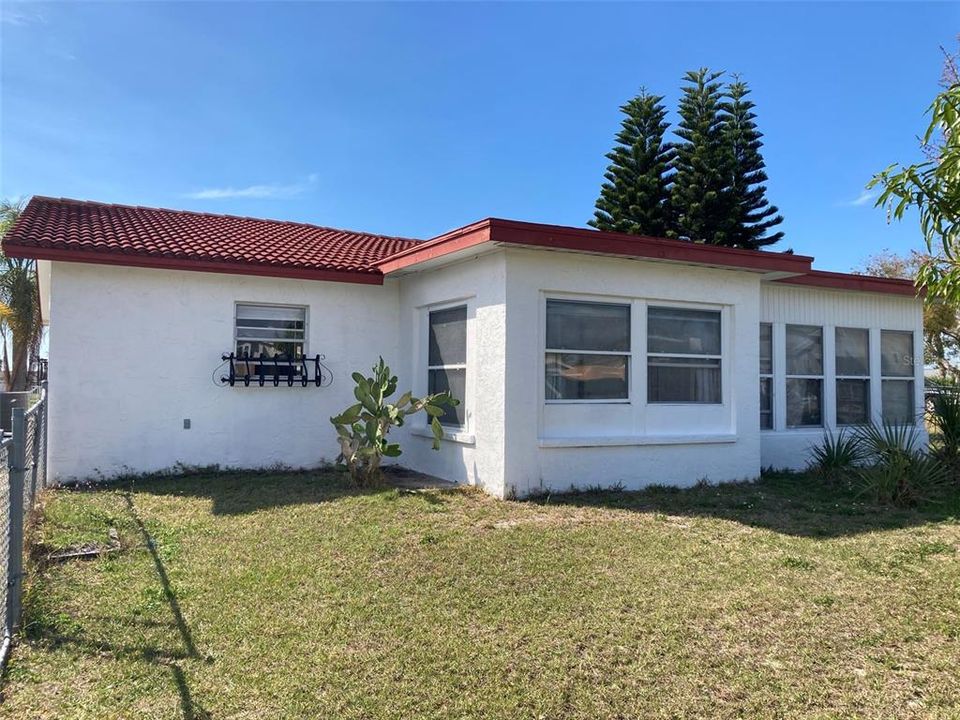 Active With Contract: $199,000 (2 beds, 2 baths, 1166 Square Feet)