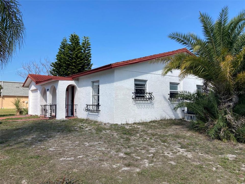 Active With Contract: $199,000 (2 beds, 2 baths, 1166 Square Feet)