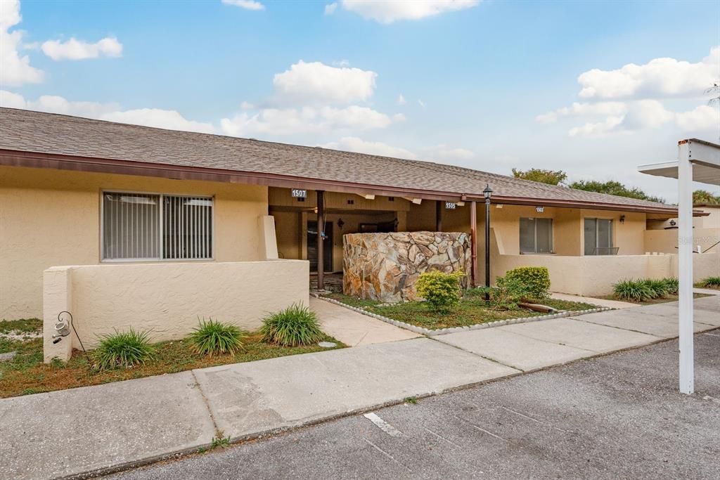 For Sale: $150,000 (2 beds, 2 baths, 1105 Square Feet)