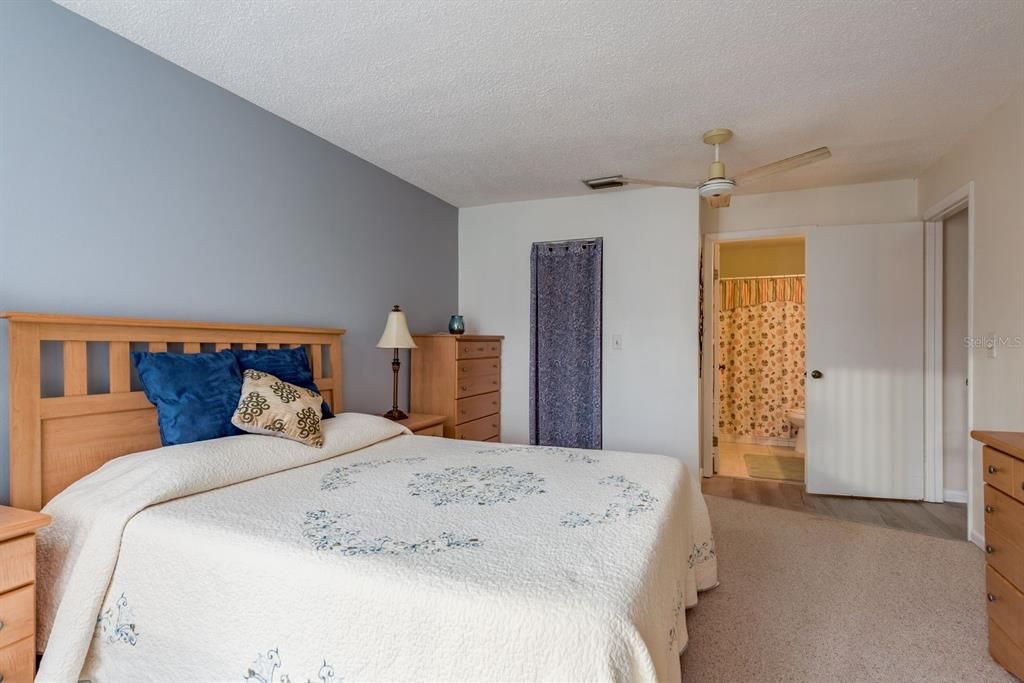 For Sale: $150,000 (2 beds, 2 baths, 1105 Square Feet)