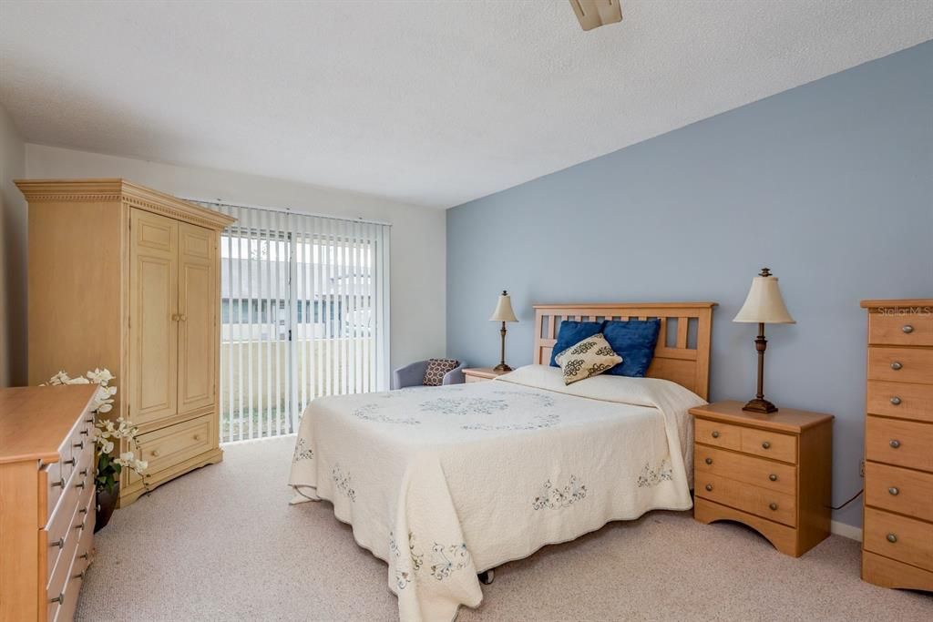 For Sale: $150,000 (2 beds, 2 baths, 1105 Square Feet)