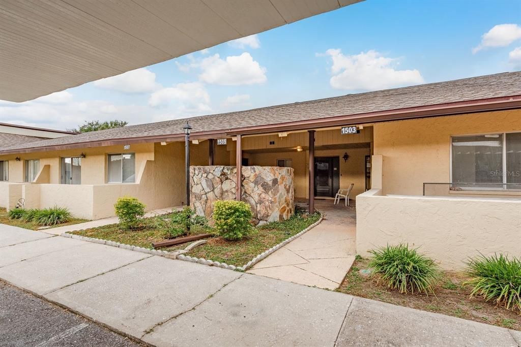 For Sale: $150,000 (2 beds, 2 baths, 1105 Square Feet)