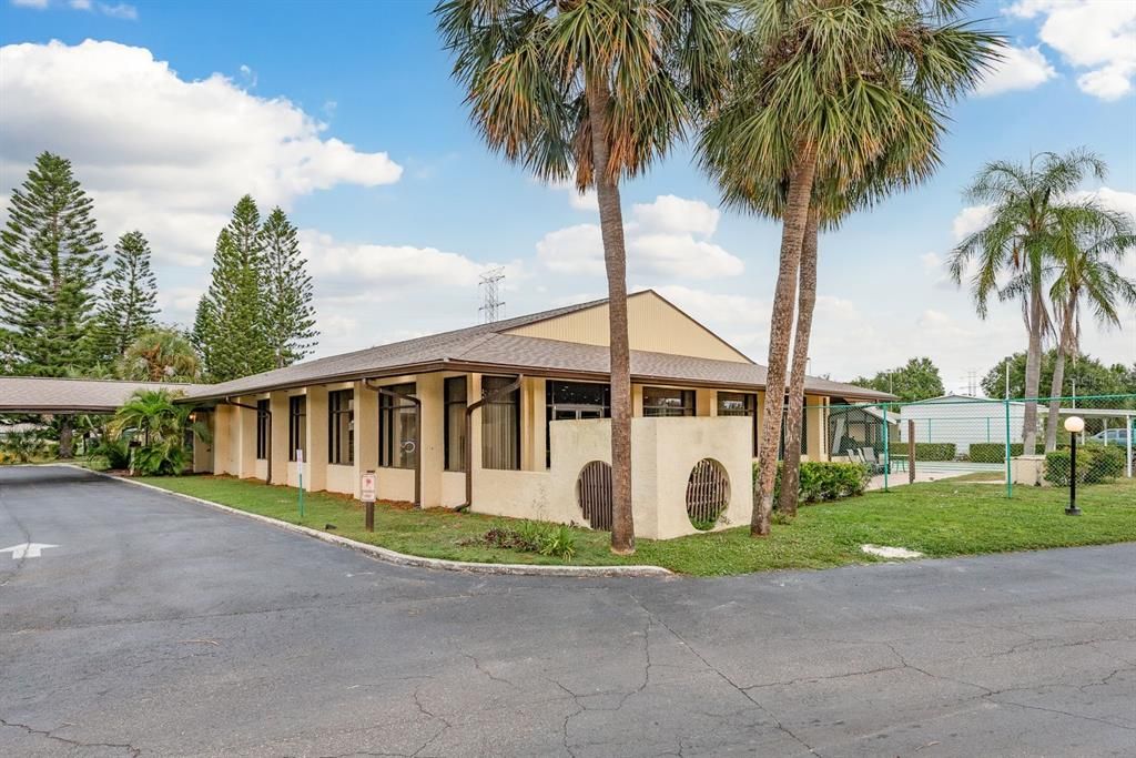 For Sale: $150,000 (2 beds, 2 baths, 1105 Square Feet)