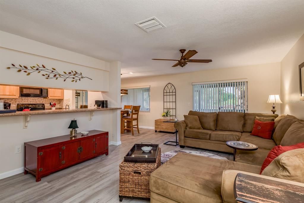 For Sale: $150,000 (2 beds, 2 baths, 1105 Square Feet)