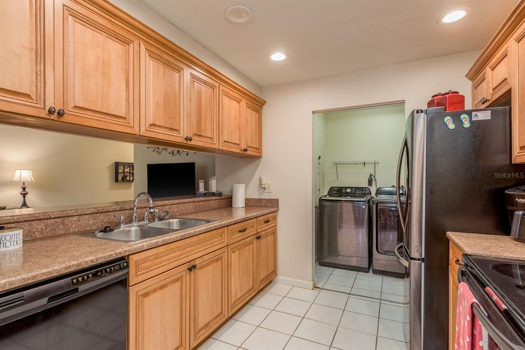 For Sale: $150,000 (2 beds, 2 baths, 1105 Square Feet)