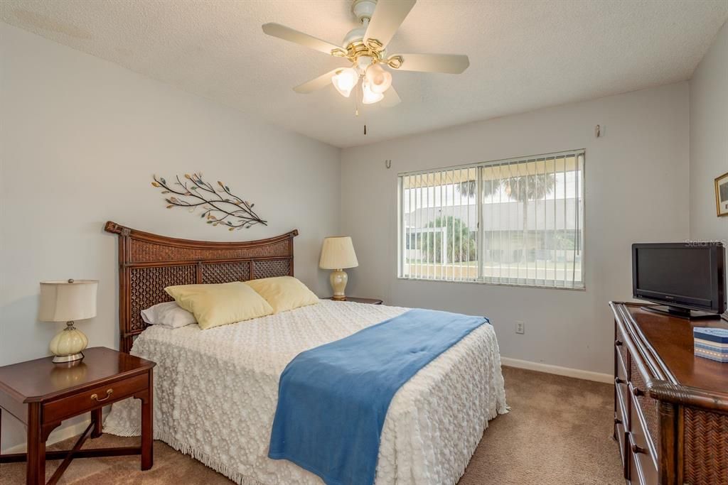 For Sale: $150,000 (2 beds, 2 baths, 1105 Square Feet)