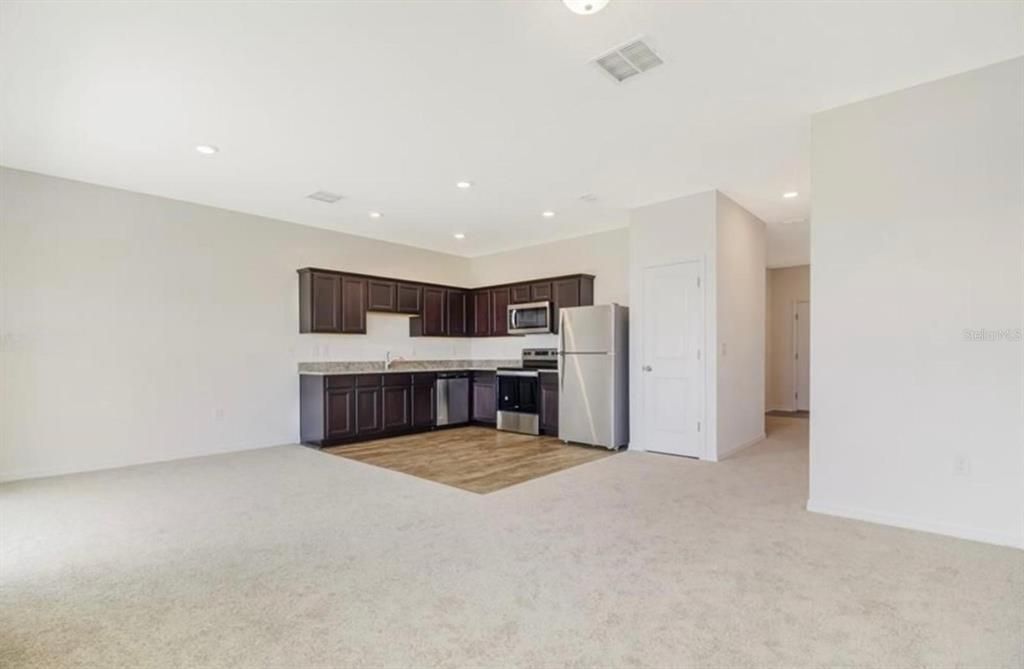 For Sale: $258,000 (3 beds, 2 baths, 1404 Square Feet)