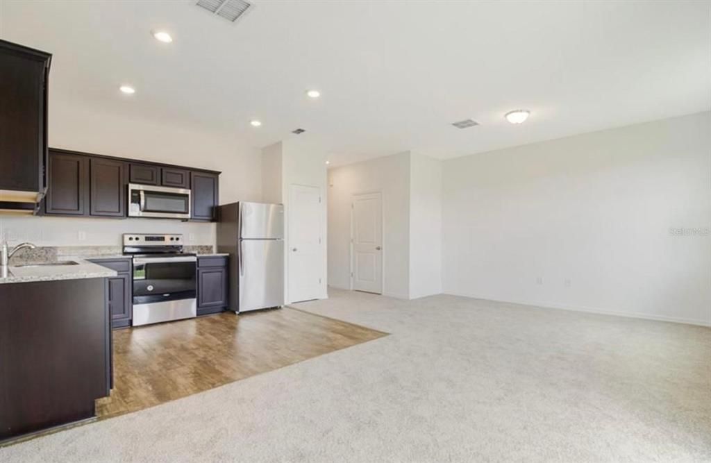 For Sale: $258,000 (3 beds, 2 baths, 1404 Square Feet)