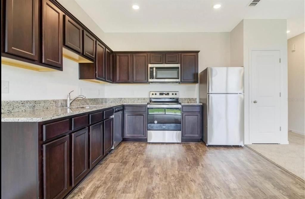 For Sale: $258,000 (3 beds, 2 baths, 1404 Square Feet)