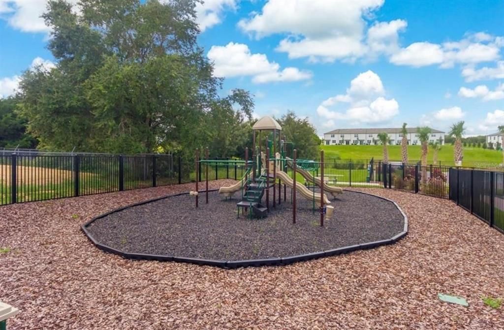 For Sale: $258,000 (3 beds, 2 baths, 1404 Square Feet)