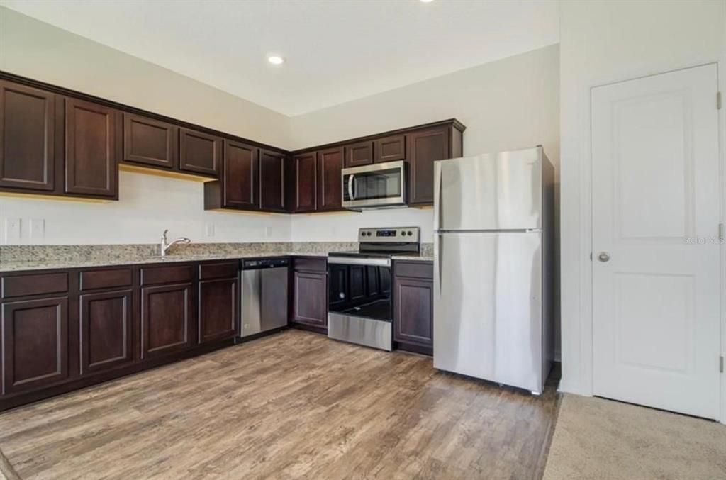 For Sale: $258,000 (3 beds, 2 baths, 1404 Square Feet)