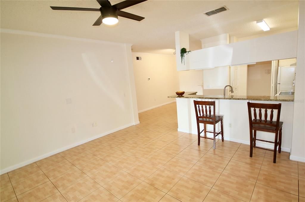 For Rent: $1,400 (1 beds, 1 baths, 833 Square Feet)