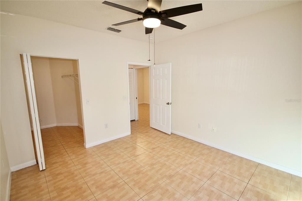For Rent: $1,400 (1 beds, 1 baths, 833 Square Feet)