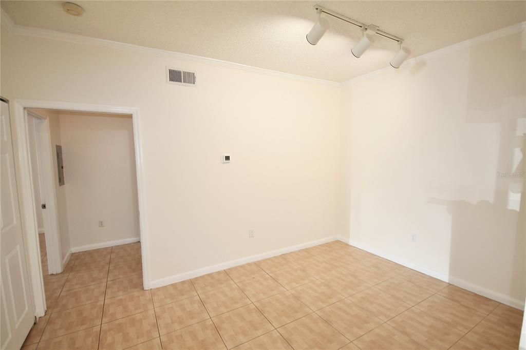 For Rent: $1,400 (1 beds, 1 baths, 833 Square Feet)