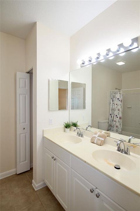 For Rent: $1,400 (1 beds, 1 baths, 833 Square Feet)