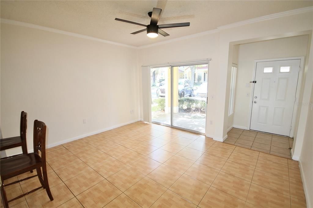 For Rent: $1,400 (1 beds, 1 baths, 833 Square Feet)