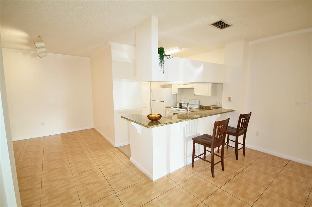 For Rent: $1,400 (1 beds, 1 baths, 833 Square Feet)