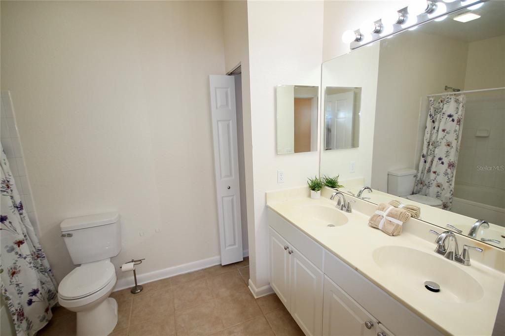 For Rent: $1,400 (1 beds, 1 baths, 833 Square Feet)