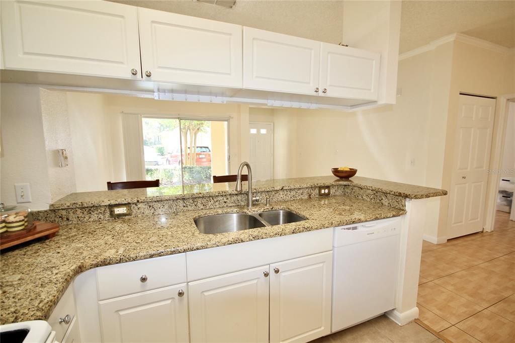 For Rent: $1,400 (1 beds, 1 baths, 833 Square Feet)