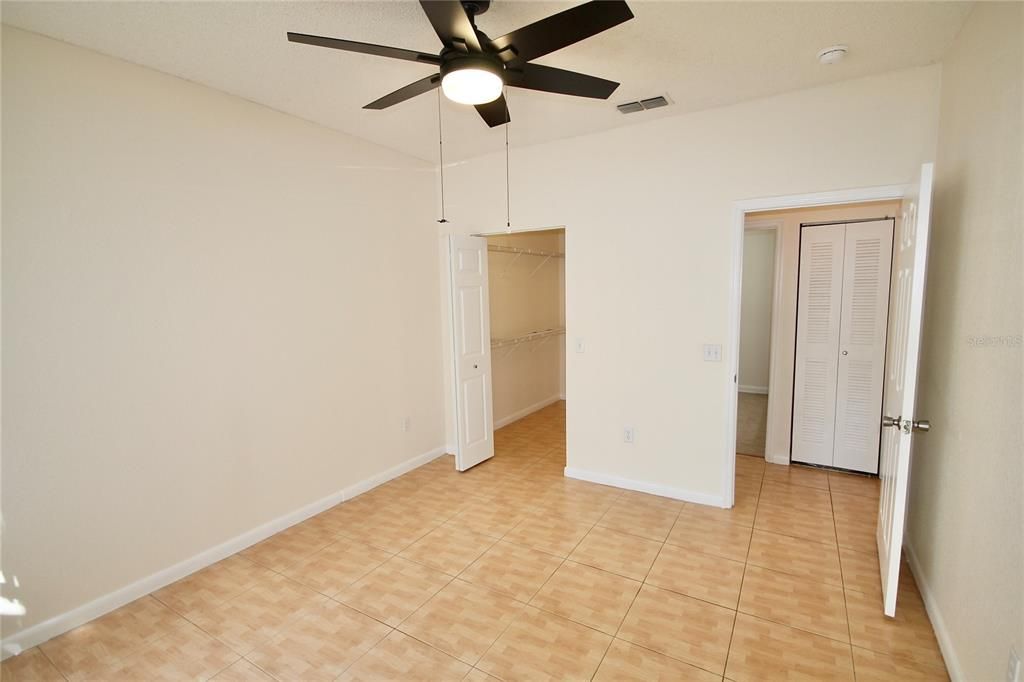 For Rent: $1,400 (1 beds, 1 baths, 833 Square Feet)