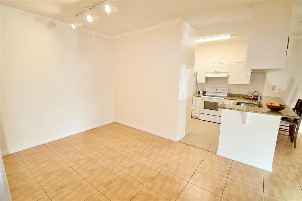 For Rent: $1,400 (1 beds, 1 baths, 833 Square Feet)