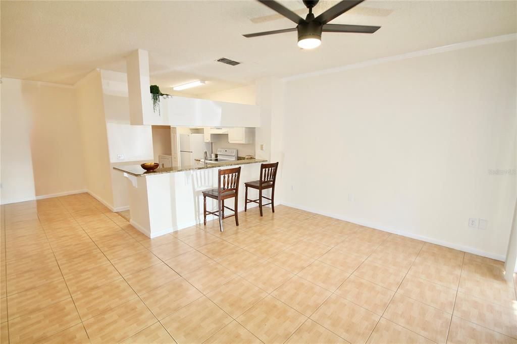 For Rent: $1,400 (1 beds, 1 baths, 833 Square Feet)