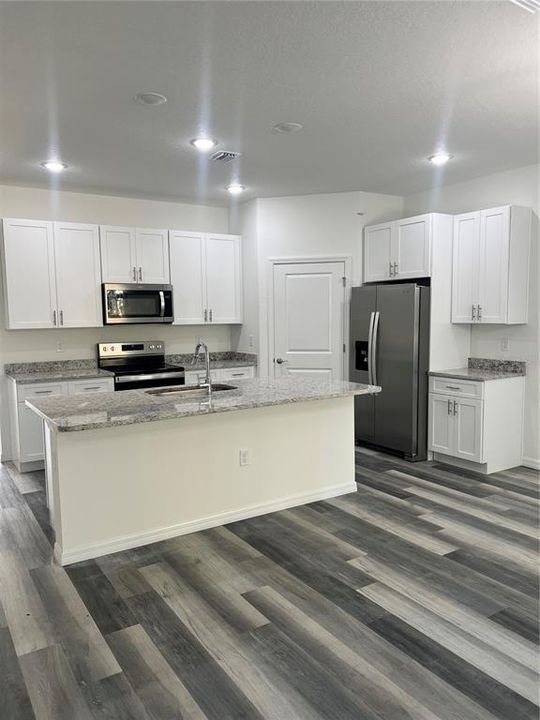 For Rent: $2,250 (4 beds, 2 baths, 1846 Square Feet)