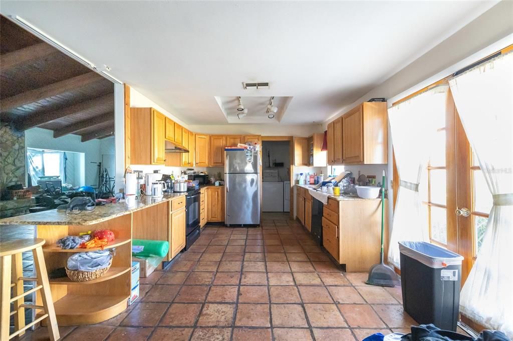 Active With Contract: $299,000 (2 beds, 2 baths, 1920 Square Feet)