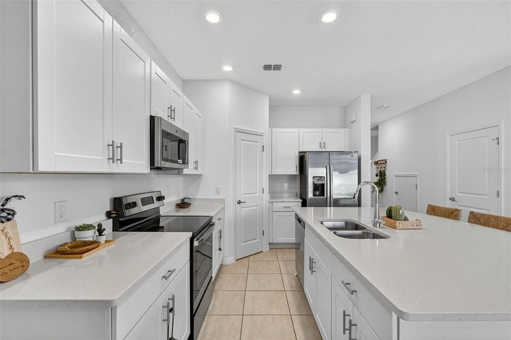 For Rent: $2,100 (3 beds, 2 baths, 1553 Square Feet)