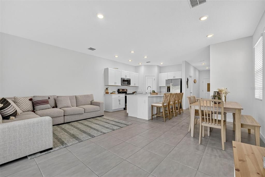 For Rent: $2,100 (3 beds, 2 baths, 1553 Square Feet)