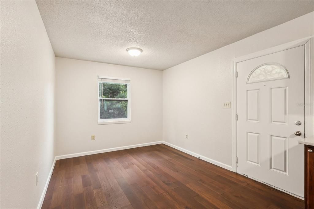 En Venta: $549,900 (3 camas, 3 baños, 2588 Pies cuadrados)