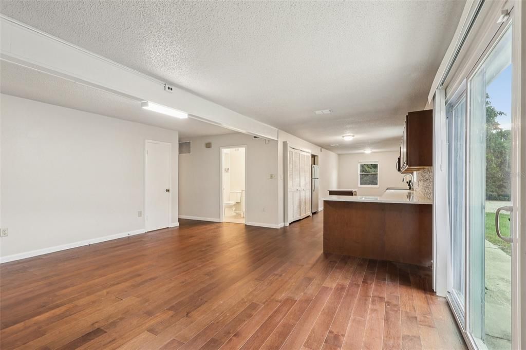 En Venta: $549,900 (3 camas, 3 baños, 2588 Pies cuadrados)