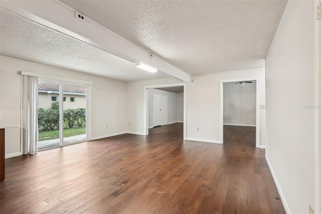 En Venta: $549,900 (3 camas, 3 baños, 2588 Pies cuadrados)