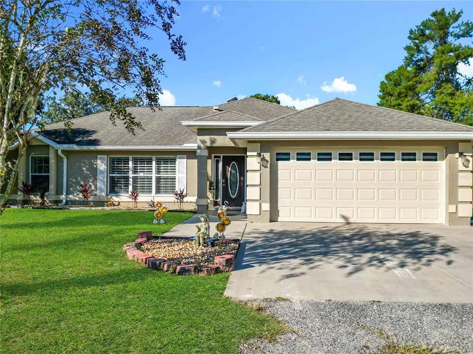 For Sale: $550,000 (3 beds, 2 baths, 2291 Square Feet)