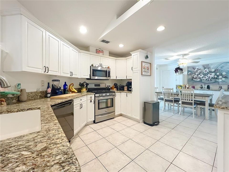 For Sale: $550,000 (3 beds, 2 baths, 2291 Square Feet)