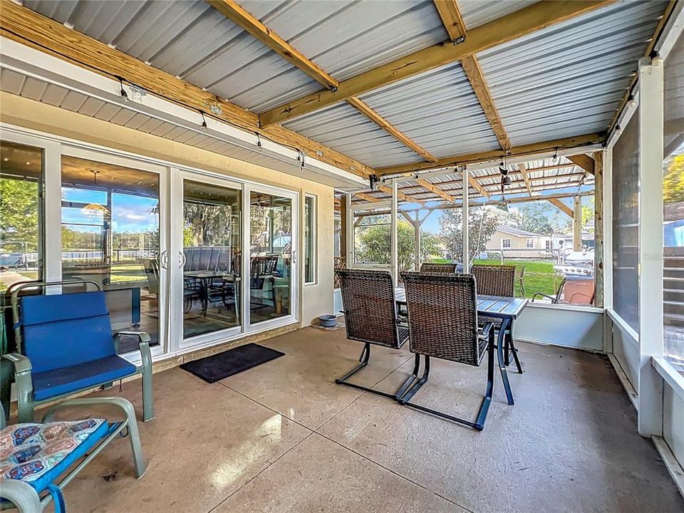 For Sale: $550,000 (3 beds, 2 baths, 2291 Square Feet)