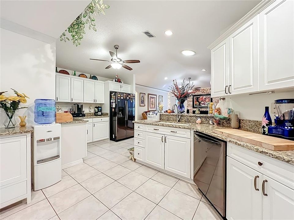 For Sale: $550,000 (3 beds, 2 baths, 2291 Square Feet)