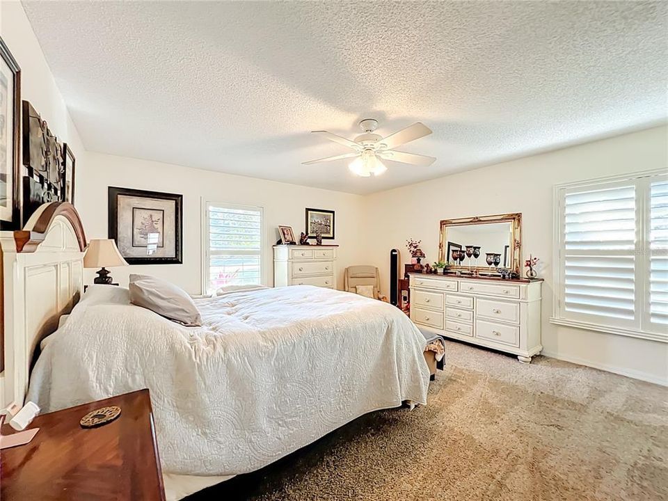 For Sale: $550,000 (3 beds, 2 baths, 2291 Square Feet)