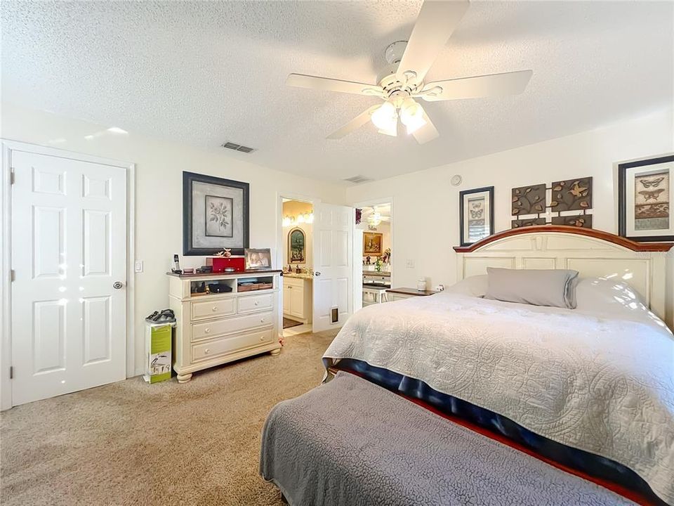 For Sale: $550,000 (3 beds, 2 baths, 2291 Square Feet)